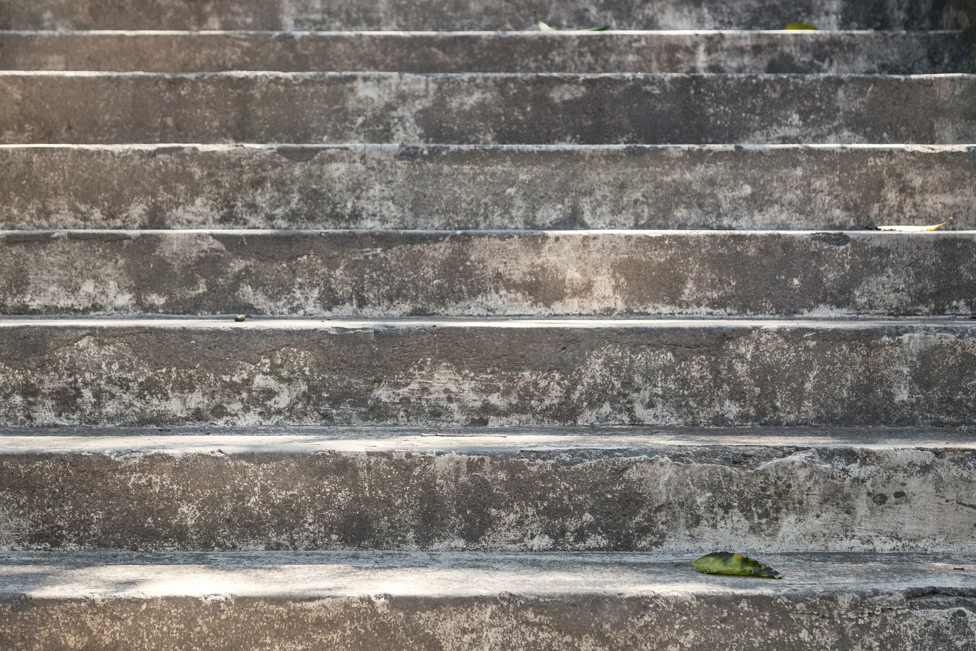 4 Tips for Maintaining and Repairing Concrete Steps and Landings