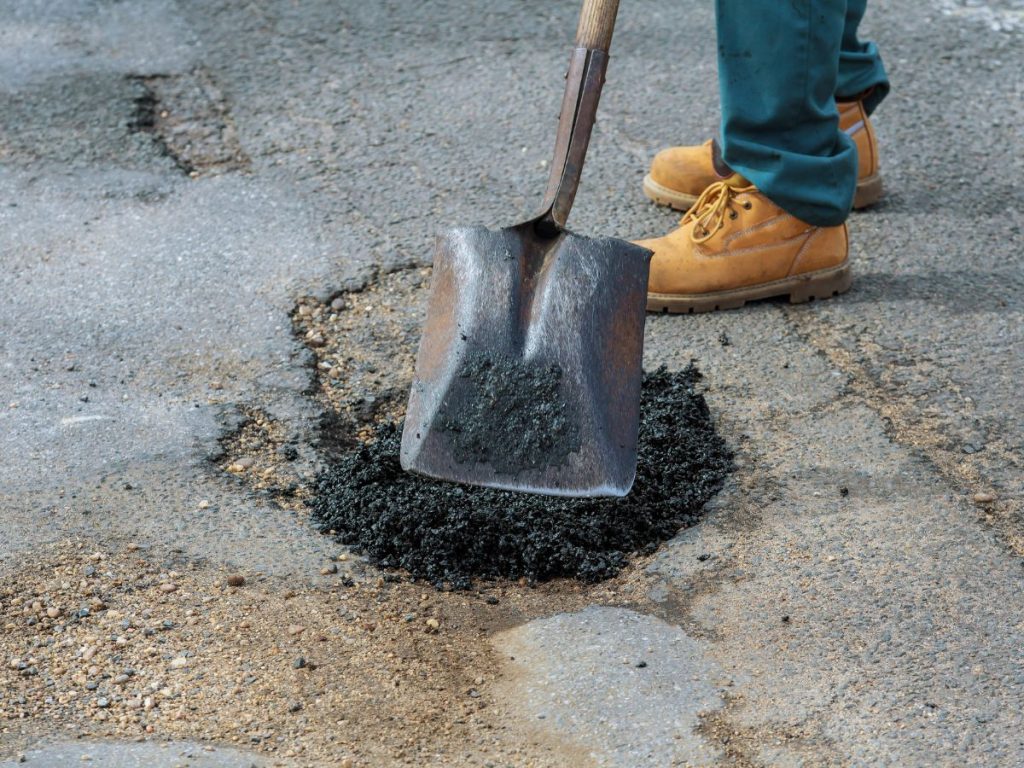 4 Asphalt Patching Methods: A Quick Guide